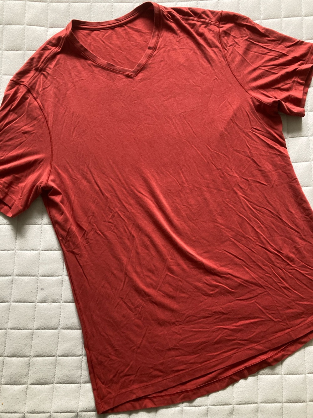 lululemon athletica Men's Short Sleeve V-Neck Fundamental Tee in Burnt Red